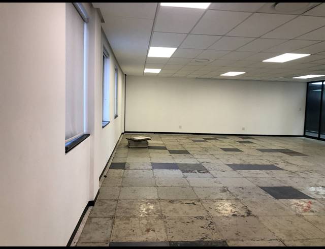 141M² OFFICE TO LET IN SANDHURST